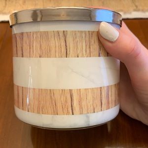 Tea and lemon bath and body works candle.